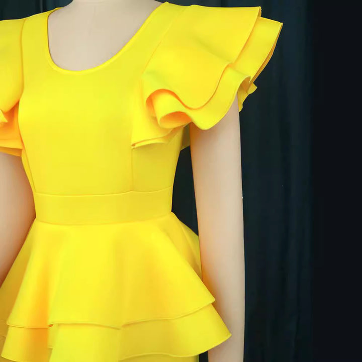 Damen figurbetontes Kleid mit voluminösem Rüschenabschluss Echo Archiv