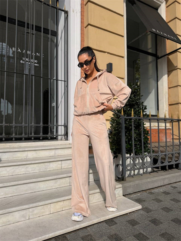 Damen Velours-Zip-Kapuzenjacke mit Marlene-Jogginghose Lounge-Set – Auréline