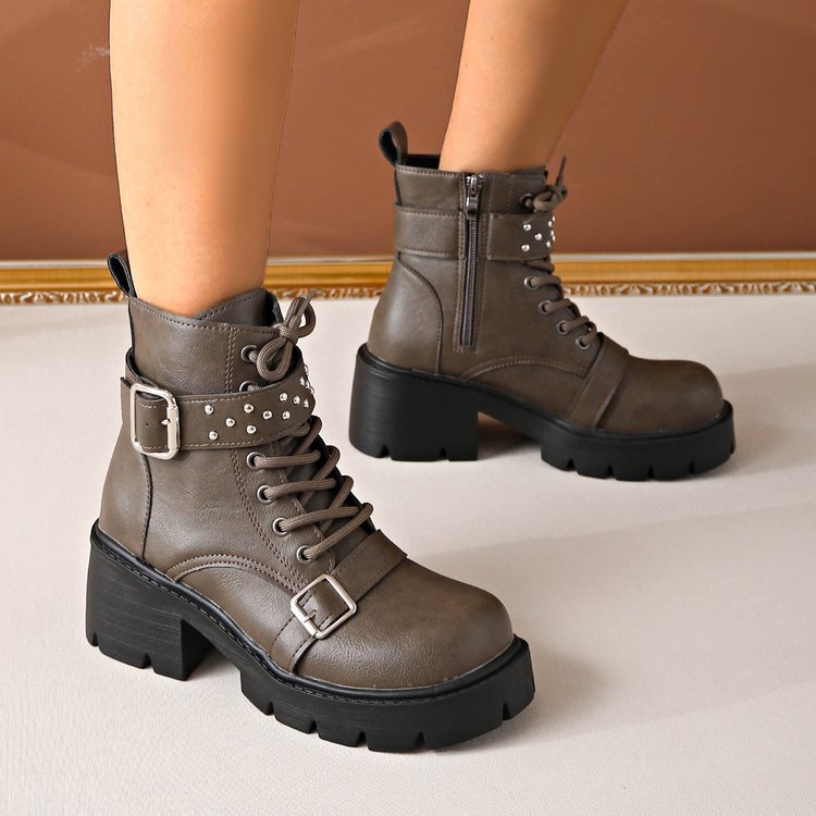 Damen nan robuste Schnür-Bikerboots mit Ziernietriemen, seitlichem Reißverschluss und profilierter Plateausohle Echo Archiv
