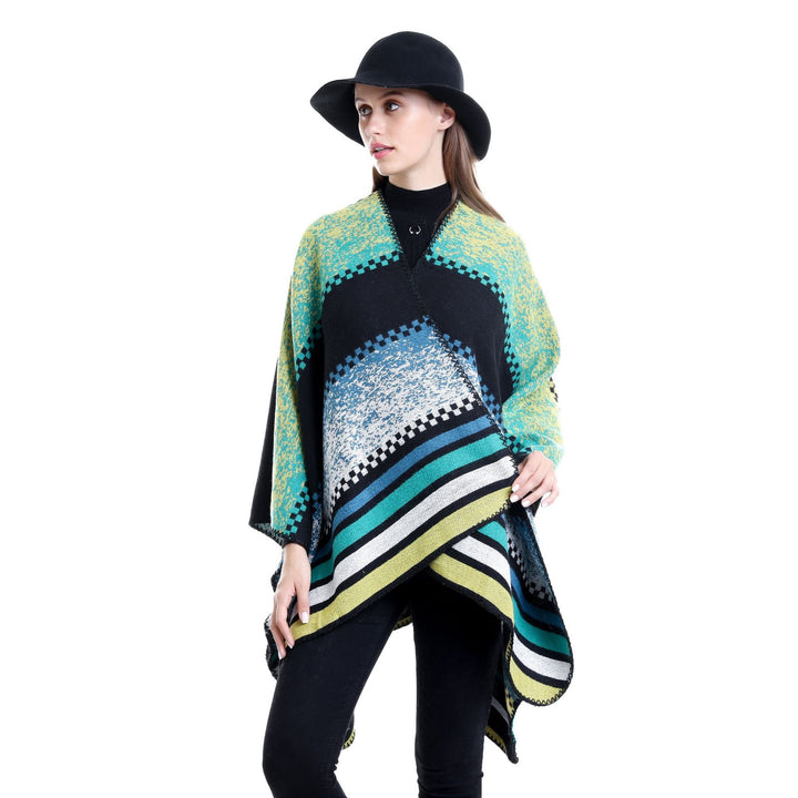 Damen Grobgestrickte Oversize-Ruana mit grafischem Blockmuster und asymmetrischem Zipfelrand Echo Archiv