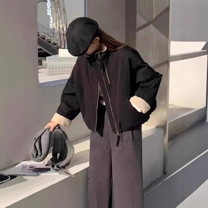 Damen Kurze Oversize Bomberjacke mit Teddyfutter an Bündchen und Stehkragen – Avenza