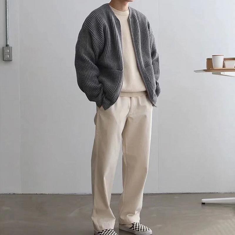 Herren Grobstrick-Jacke mit voluminösen Ärmeln und steigendem Kragen Echoarchiv