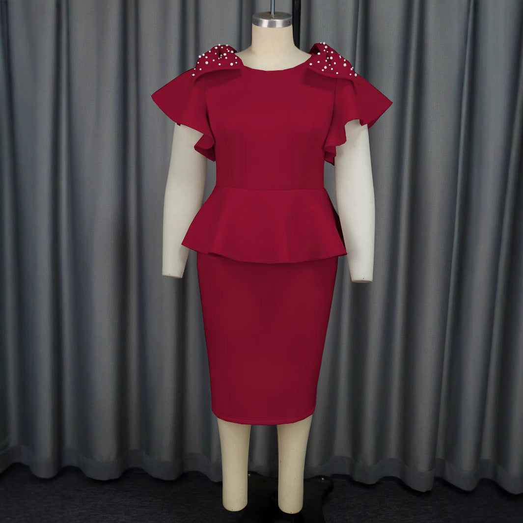 Damen elegantes Kleid mit voluminösen Rüschensäumen und charmanten Perlenakzenten Echo Archiv
