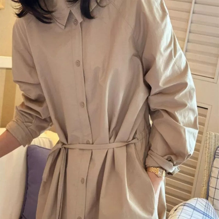 Damen Langärmeliges Hemdblusen-Maxikleid mit Taillengürtel und Eingrifftaschen Echoarchiv