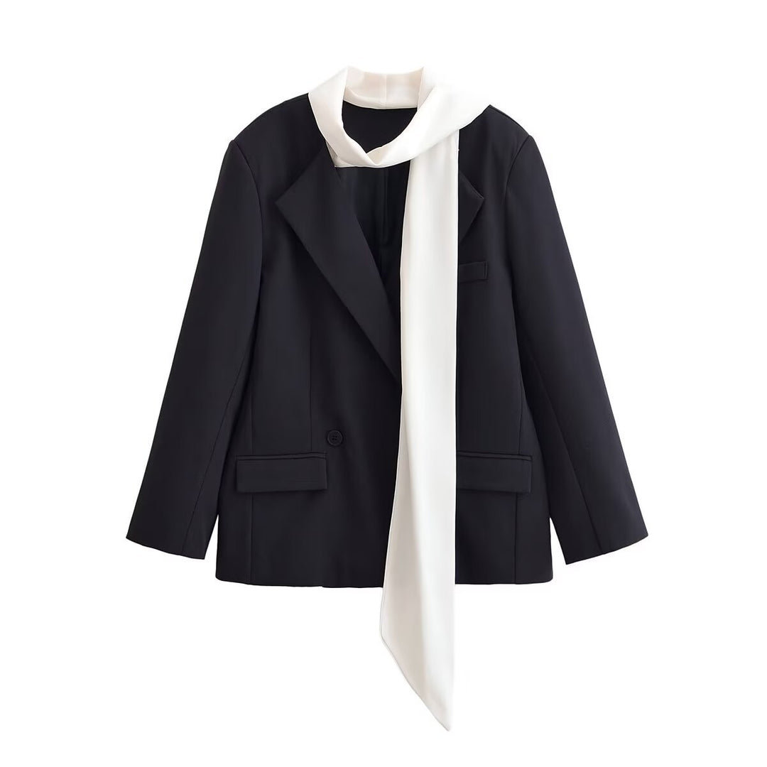 Damen Kurzer Blazer mit angenähter Schluppen‑Krawatte und Pattentaschen Echoarchiv