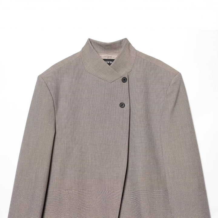 Damen Kurzer taillierter Blazer mit Stehkragen und asymmetrischer Knopfleiste Echo Archiv