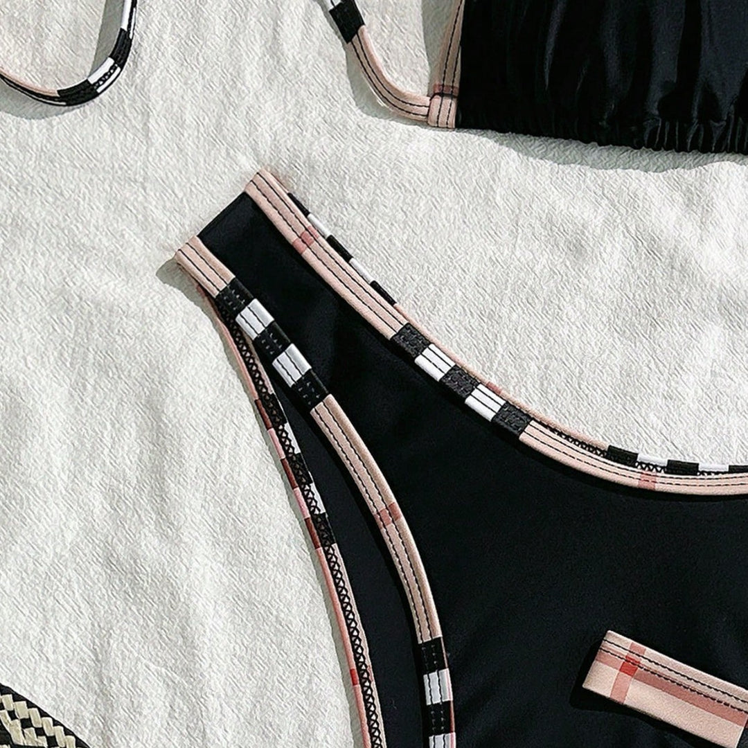 Damen Triangel-Bikini mit verstellbaren Trägern und eleganten Rüschendetails Echo Archiv