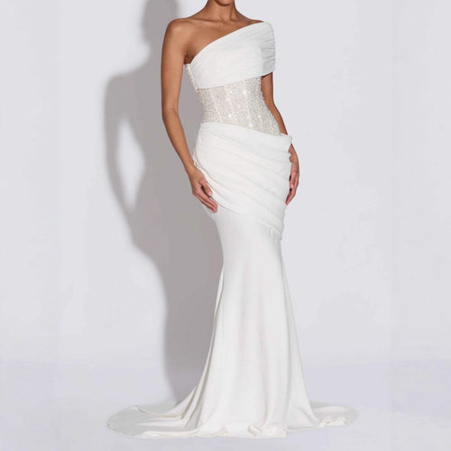 Damen Elegantes und figurbetontes Abendkleid mit asymmetrischem Ausschnitt Echo Archiv