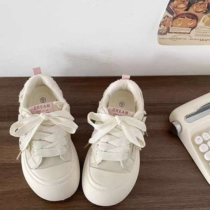 Damen Komfortable Sneaker mit modischen Details und softem Innenfutter Echo Archiv