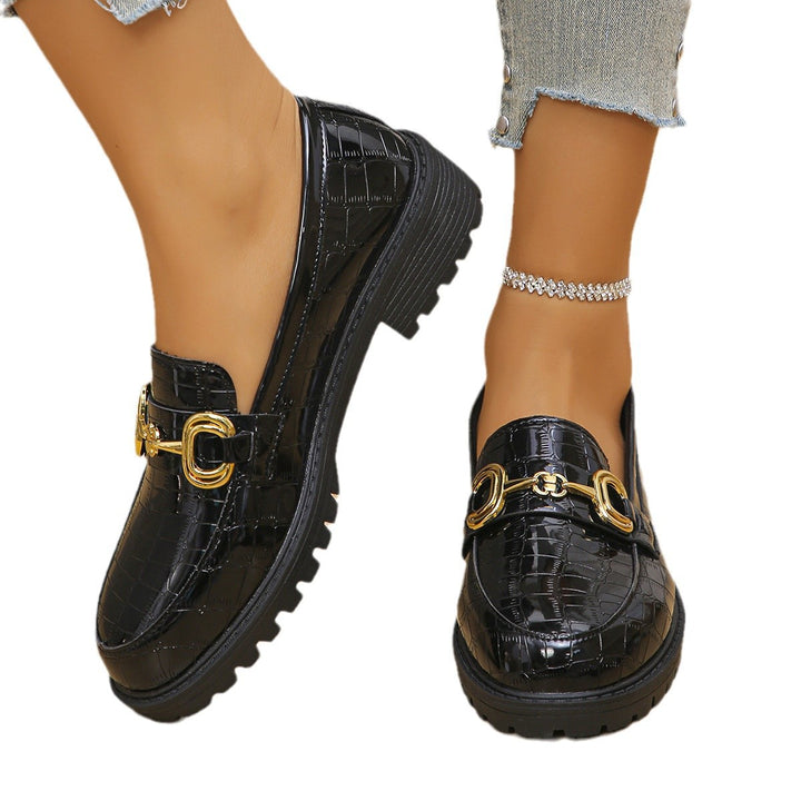 Damen nan glänzende Krokoprägung Loafer mit profilierter Traktorsohle und goldener Zierschnalle Echo Archiv