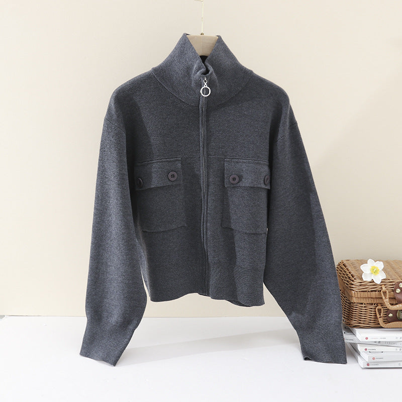 Damen Kurze strukturierte Strickjacke mit Stehkragen, Metallreißverschluss & Brusttaschen Echo Archiv