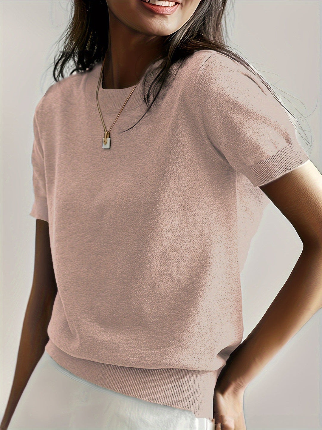 Damen Feinstrickpullover mit Kurzarmiger Silhouette und Weich Fließendem Material Echoarchiv