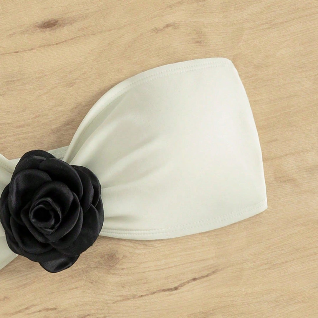 Damen Bandeau-Bikinioberteil mit dekorativer Blumenapplikation Echo Archiv