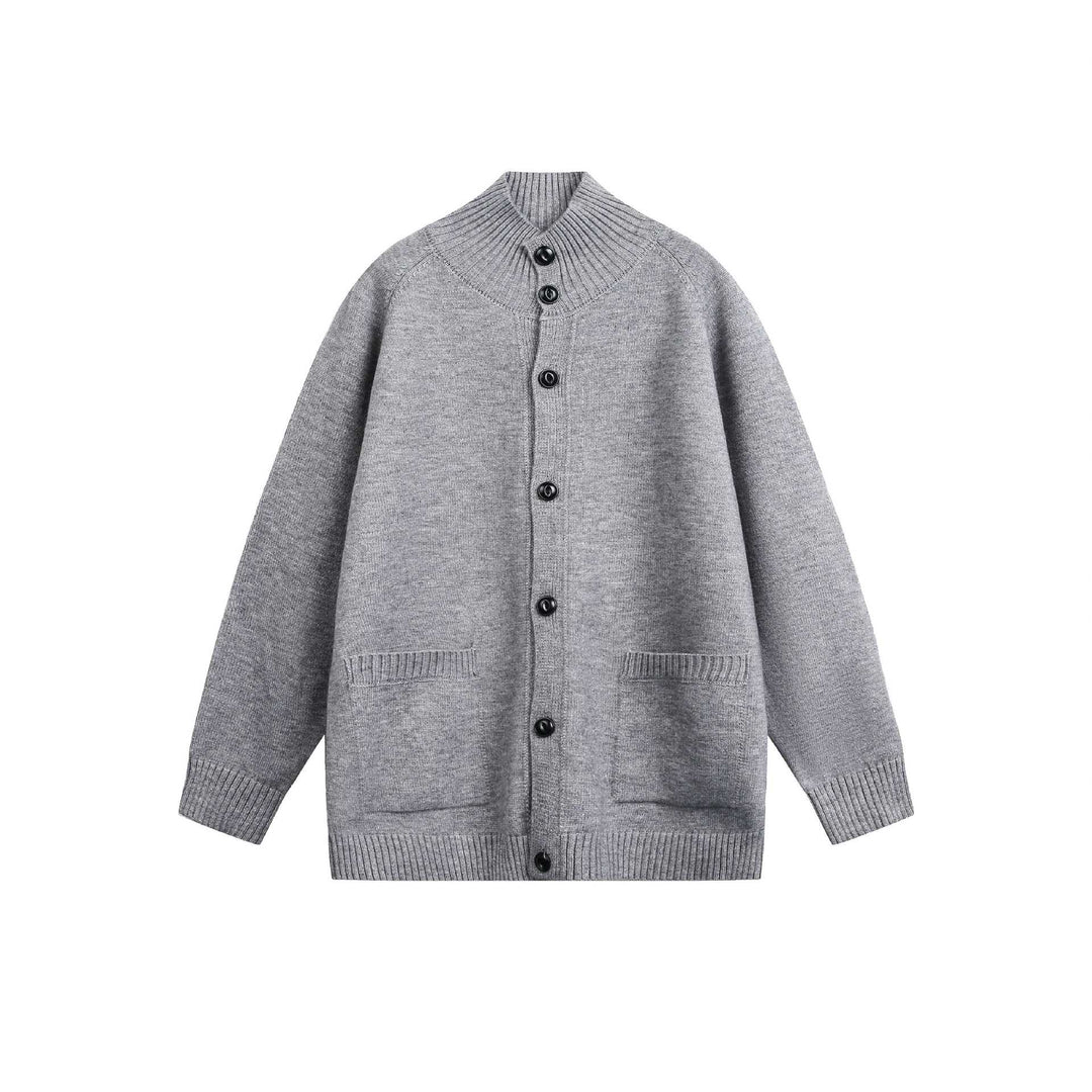 Unisex Cardiganjacke mit hohem Rippkragen, durchgehender Knopfleiste und Eingrifftaschen Echoarchiv