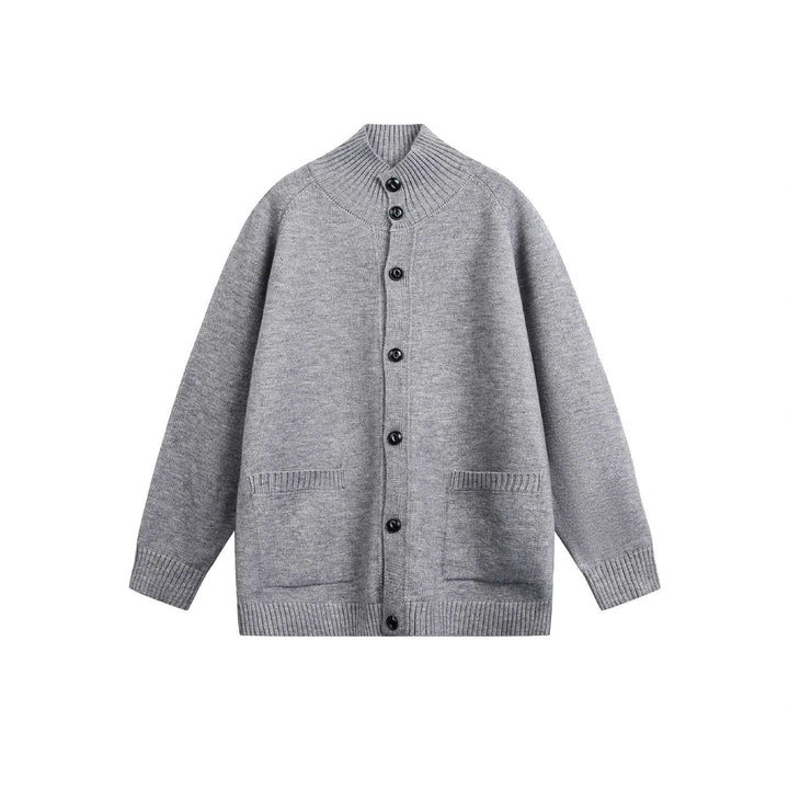Unisex Cardiganjacke mit hohem Rippkragen, durchgehender Knopfleiste und Eingrifftaschen Echoarchiv