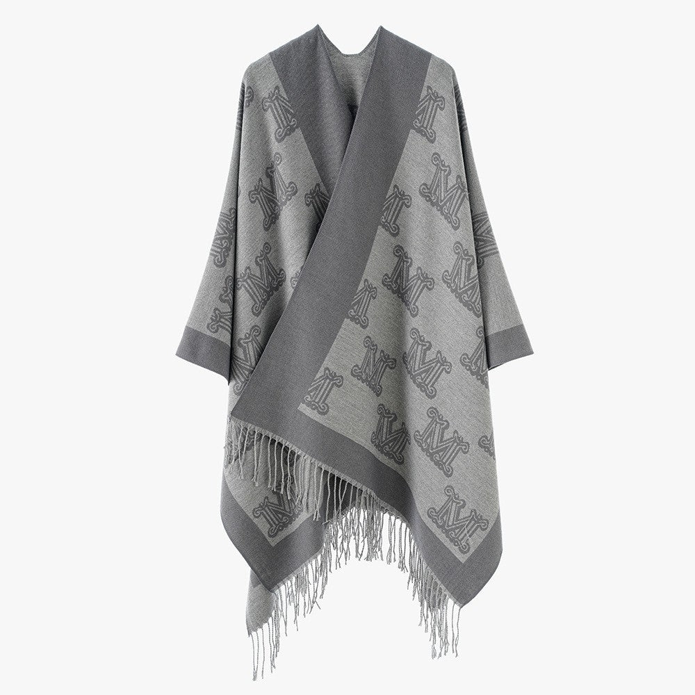 Damen Grobgewebter Poncho im Kimono-Schnitt mit Monogramm-Jacquard und Fransensaum – Avérine