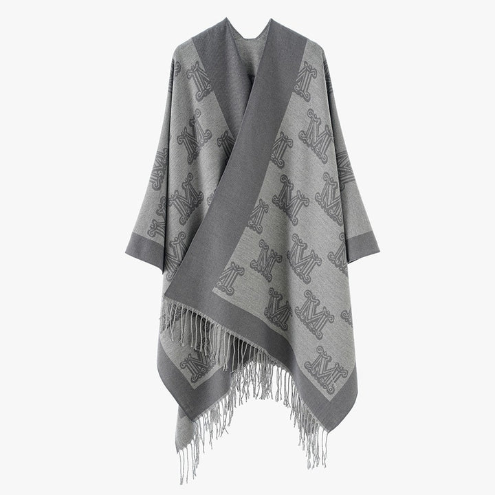 Damen Grobgewebter Poncho im Kimono-Schnitt mit Monogramm-Jacquard und Fransensaum – Avérine