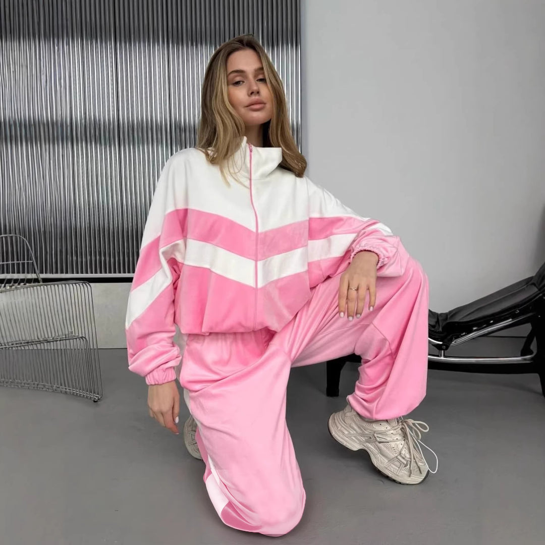 Damen Retro-inspiriertes Samt-Trackset mit Chevron-Design, Stehkragen und weiter High-Waist-Jogger – Avérine