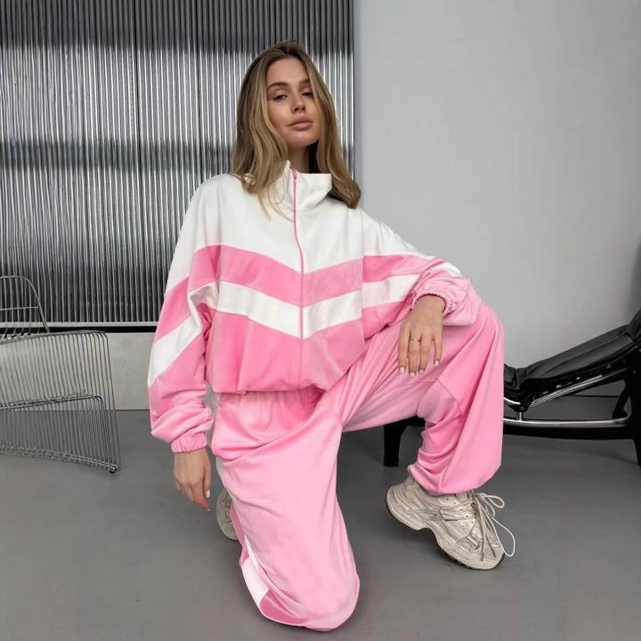 Damen Retro-inspiriertes Samt-Trackset mit Chevron-Design, Stehkragen und weiter High-Waist-Jogger – Avérine