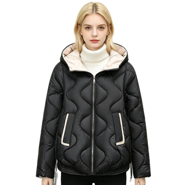 Damen wattierte Kurzjacke mit organischer Herzsteppung, abgerundetem Saum und paspelierten Pattentaschen – Célinea