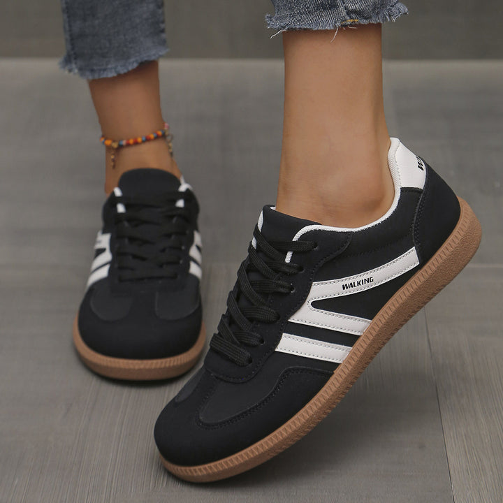 Damen Retro-Sneaker mit Gummisohle, leichtem Textilfutter und Komfortfußbett – Névara