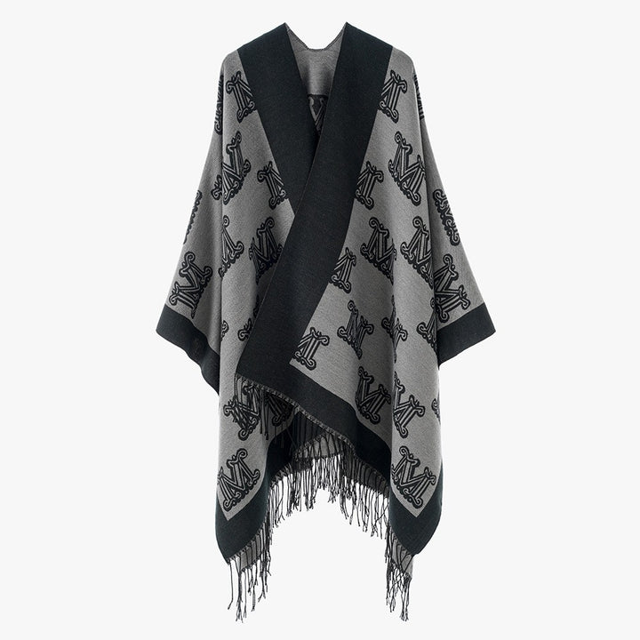Damen Grobgewebter Poncho im Kimono-Schnitt mit Monogramm-Jacquard und Fransensaum – Avérine