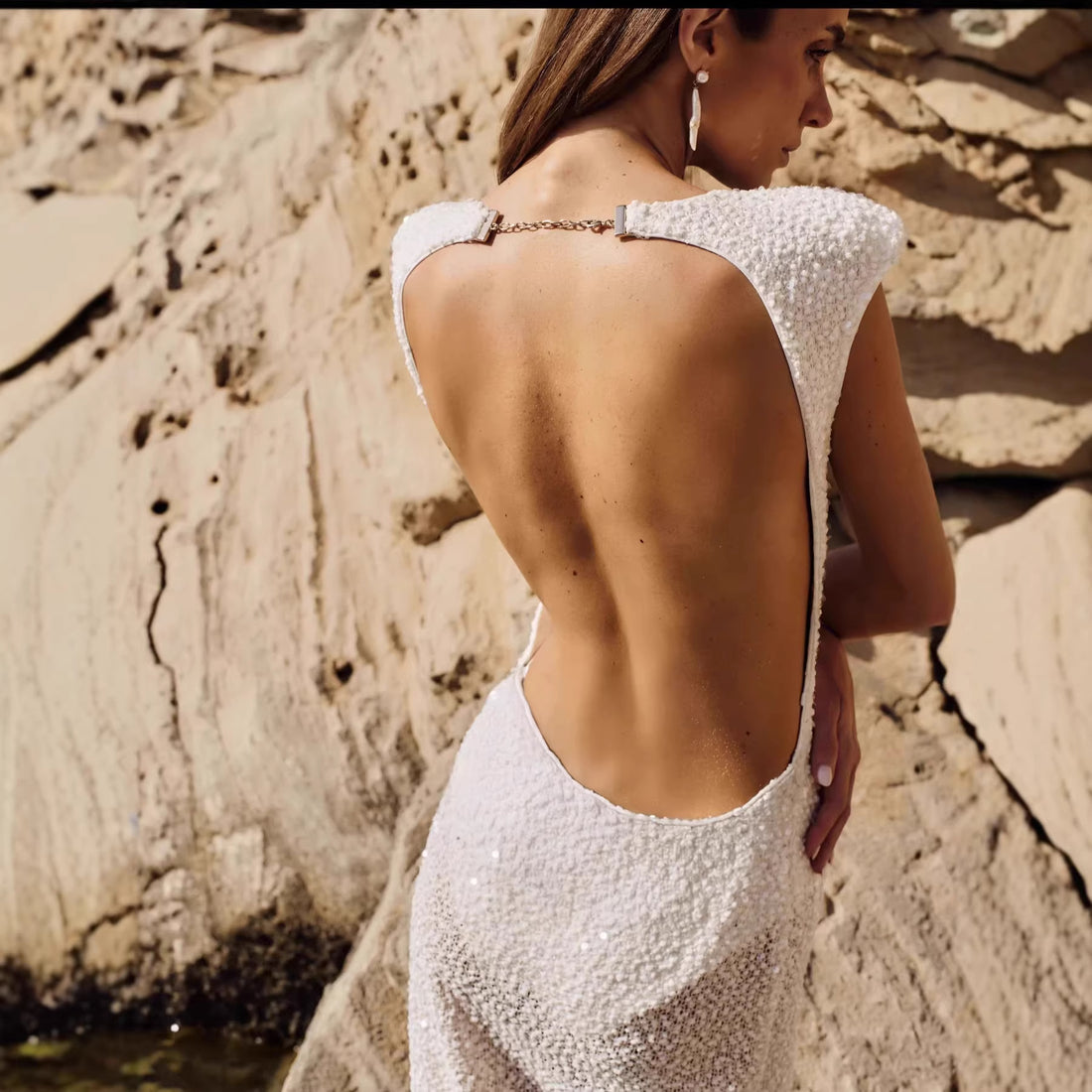 Damen Elegantes Abendkleid mit tiefem Rückenausschnitt und funkelnden Verzierungen – Élara