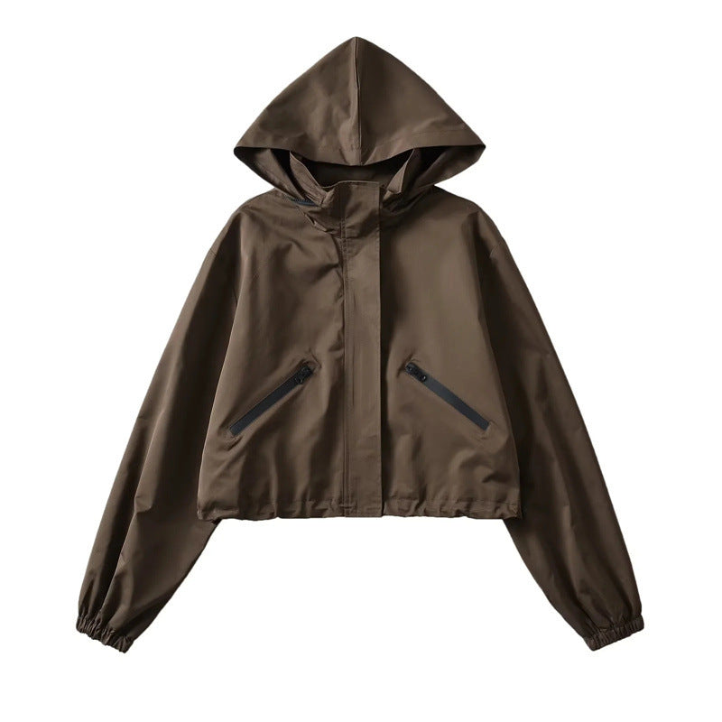 Damen Cropped Regenjacke mit Kapuze, wasserabweisender Tech‑Qualität und schrägen Reißverschlusstaschen Echo Archiv