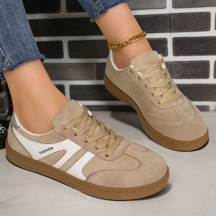 Herren nan retro Veloursleder Sneaker mit gepolstertem Fersenkragen und profilierter Gummilaufsohle Echo Archiv