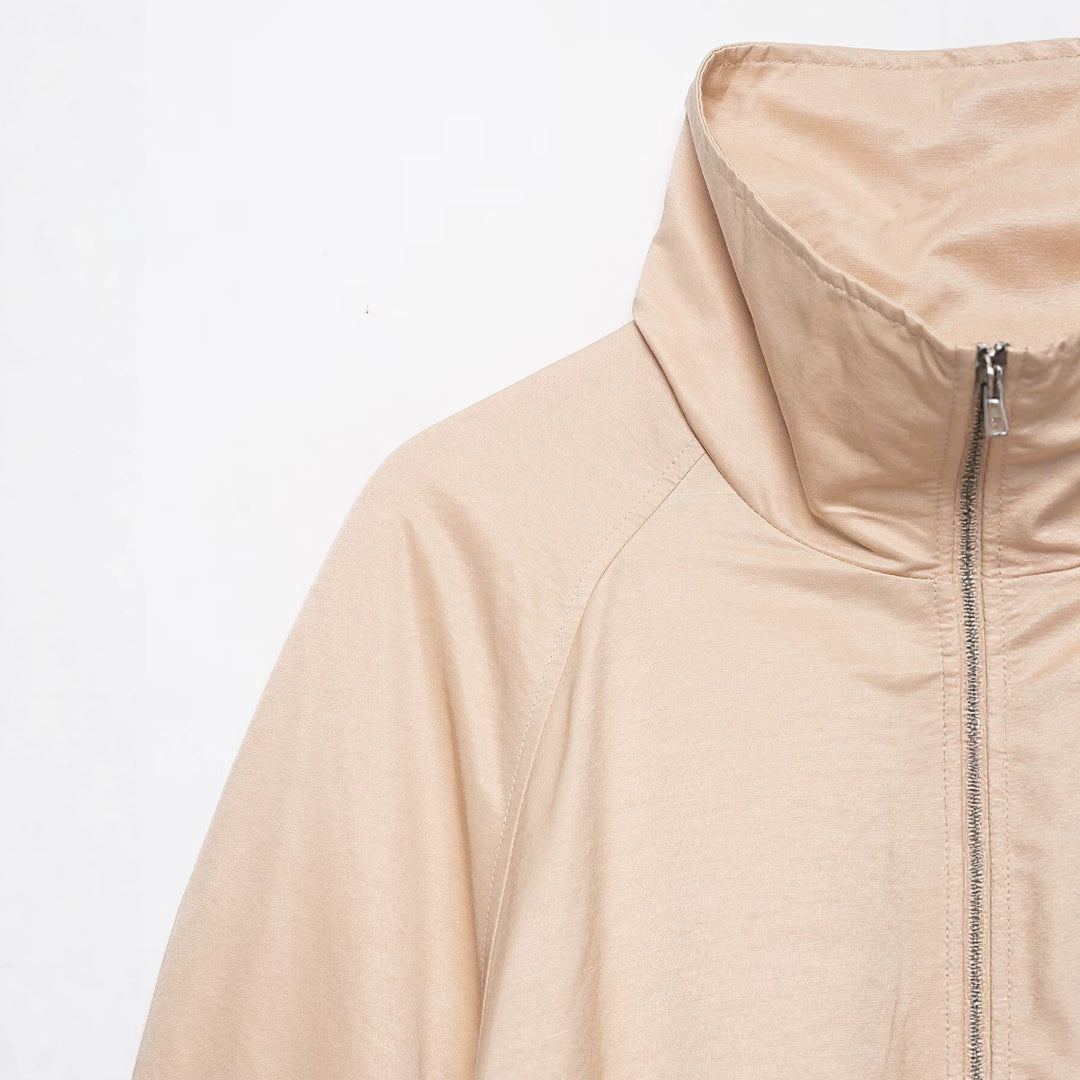 Damen Kurzes Satin-Finish Cape‑Blouson mit weitem Raglanärmel und hohem Stehkragen Echo Archiv