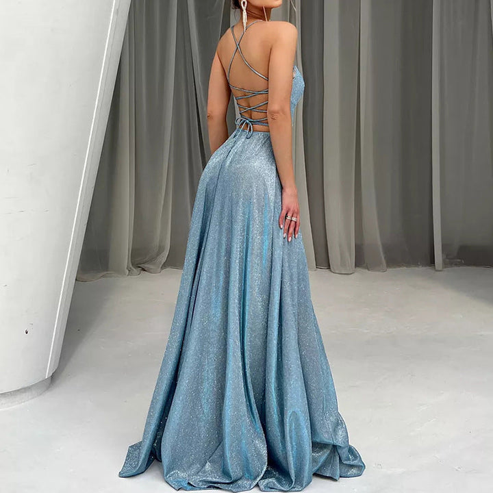 Damen Glamouröses Abendkleid mit offenem Rücken und funkelnder Stoffqualität Echoarchiv