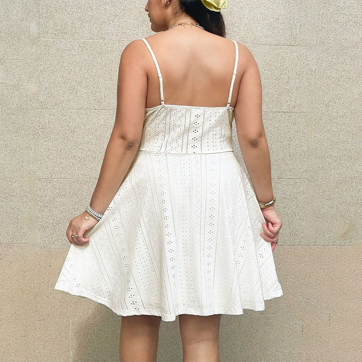 Damen Sommerliches Blütenmuster-Kleid mit Taillenband und Spitzenelementen Echo Archiv