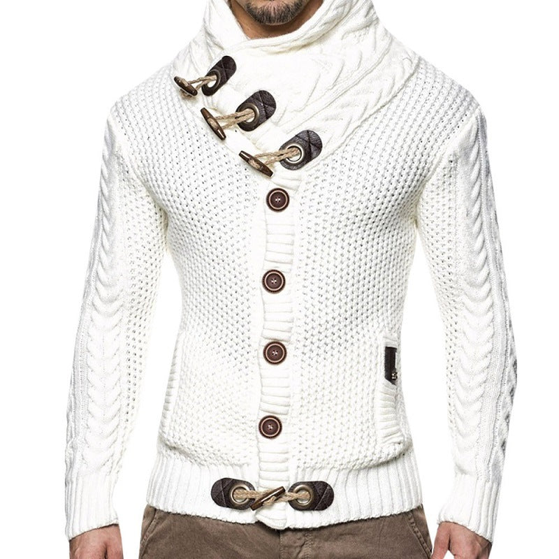 Herren Grobstrickpullover mit Schalkragen und Knopfdetail Echoarchiv