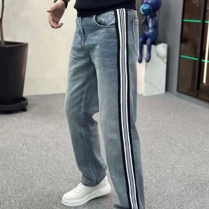 Herren Relaxed Fit Jeans mit kontrastierenden Seitenstreifen und hohem Tragekomfort Echoarchiv