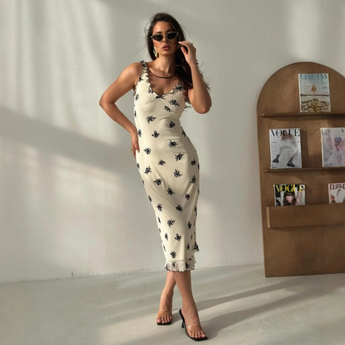 Damen Elegantes Maxikleid mit floralen Motiven und Rüschen – Valéora