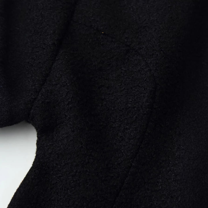 Damen Kragenlose Bouclé-Jacke mit taillierten Abnähern und Pattentaschen Echoarchiv