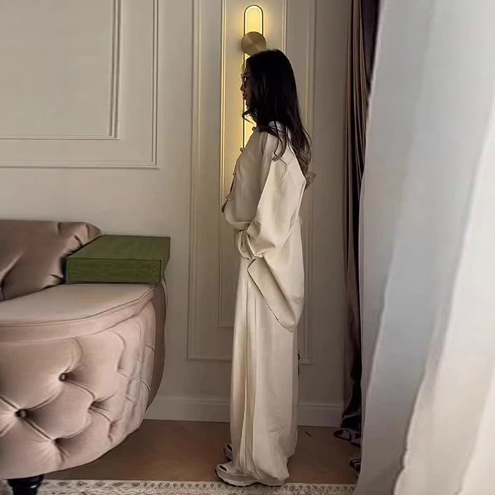 Damen Zweiteiliges Oversize Lounge‑Set mit Stehkragen und dekorativen Knotenverschlüssen Echoarchiv