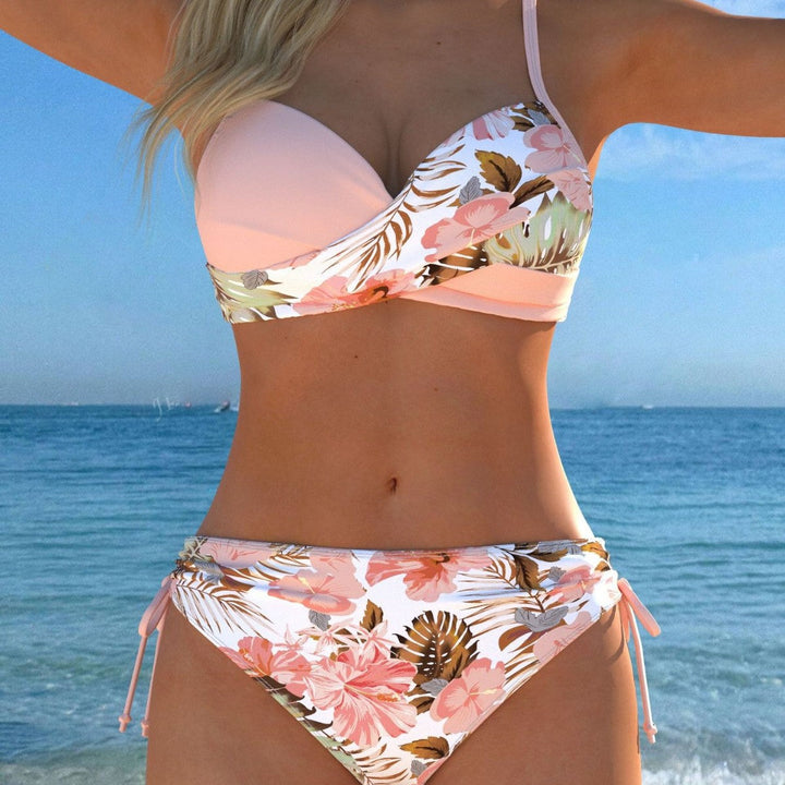 Damen Bikini-Set mit stilvollem Karomuster und goldfarbenen Akzenten Echoarchiv