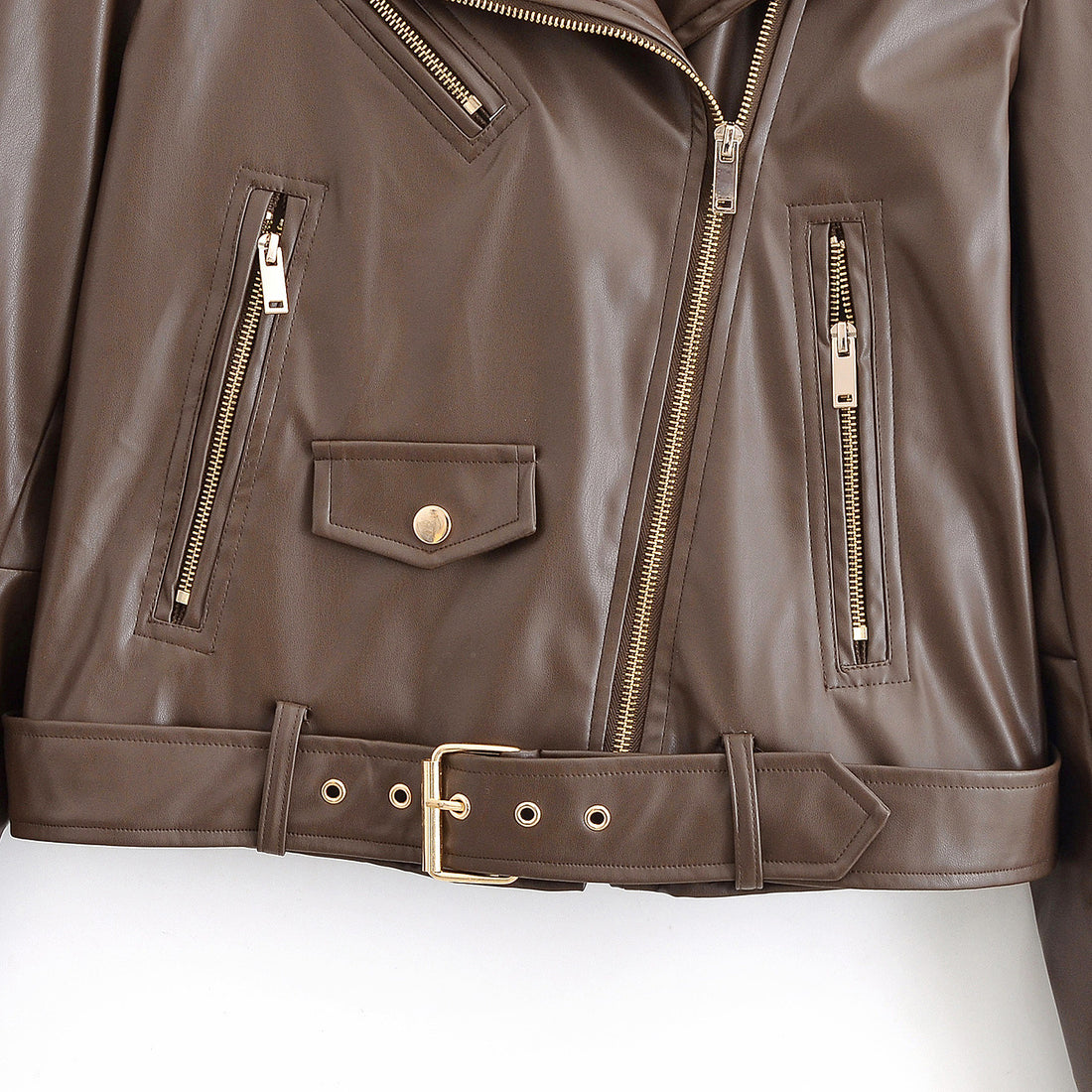 Damen Bikerjacke aus Lederimitat mit asymmetrischem Reißverschluss, Taillengürtel und goldfarbenen Details Echoarchiv