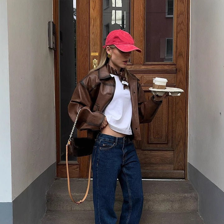 Damen Kurzjacke aus veganem Leder im Cropped-Boxy-Schnitt mit Hemdkragen Echoarchiv
