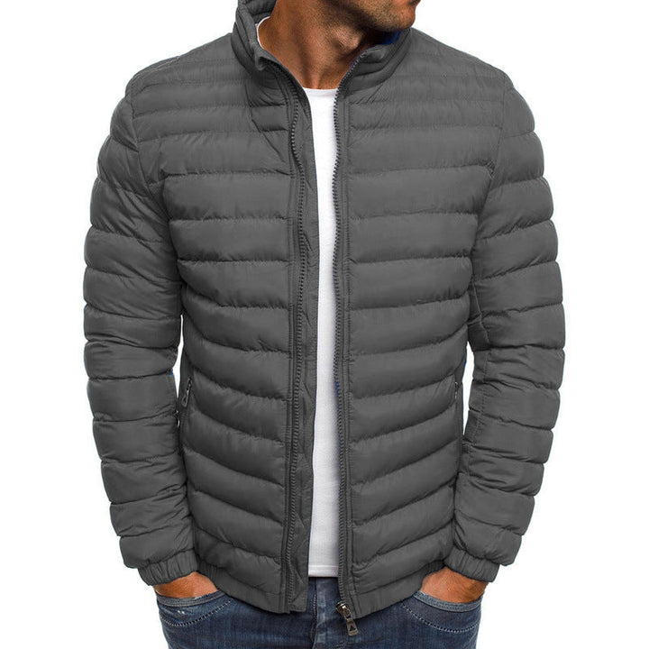 Herren leichte Steppjacke mit hohem Kragen und elastischen Bündchen Echoarchiv