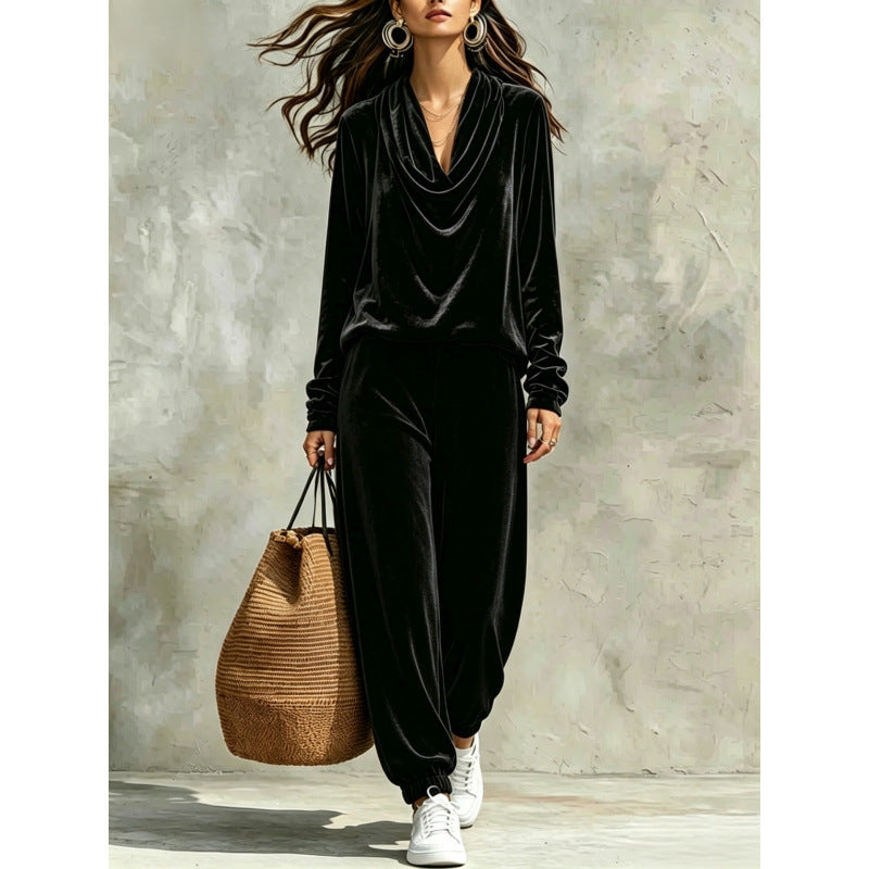 Damen Samt-Lounge-Set mit Wasserfallkragen und Jogger-Hose Echoarchiv