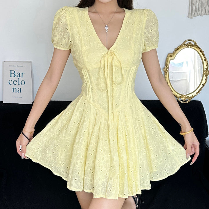 Damen Kurzärmeliges Sommerkleid mit raffinierten Rüschendetails und Bindeband Echo Archiv