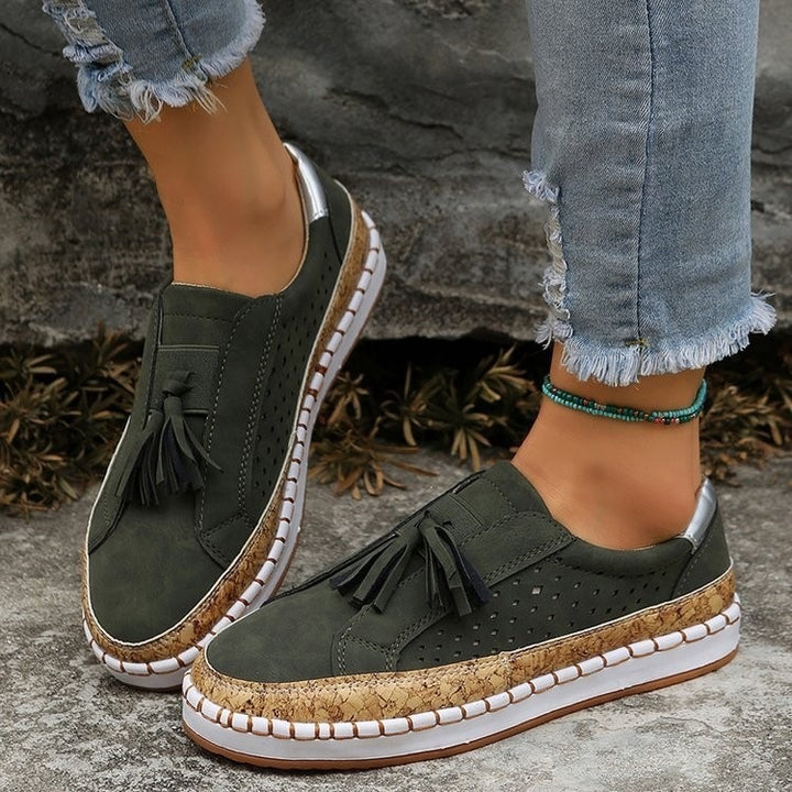 Damen Slip-On Keil-Sneaker mit Kork-Plateau, Quasten und perforiertem Obermaterial Echoarchiv