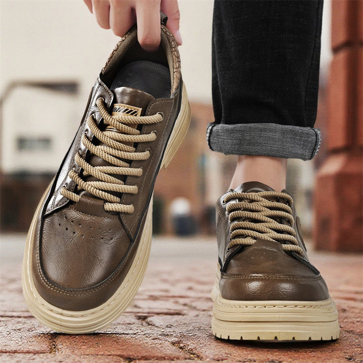 Herren robuste Plateau-Leder-Sneaker mit gepolstertem Fersenkragen, Zuglasche und griffiger Profilsohle – Norré
