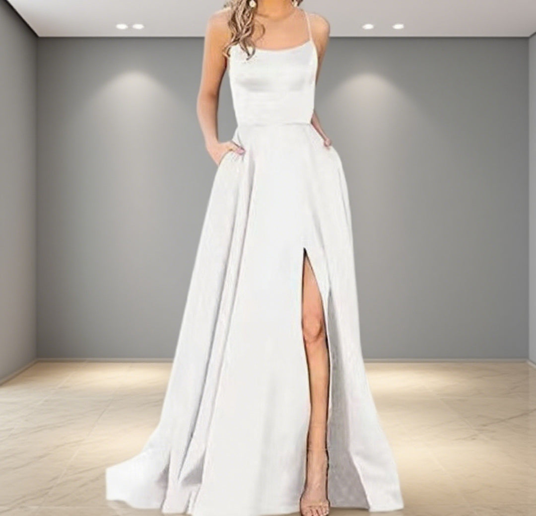 Damen Elegantes Abendkleid mit seitlichem Schlitz und schmalen Spaghetti-Trägern Echo Archiv