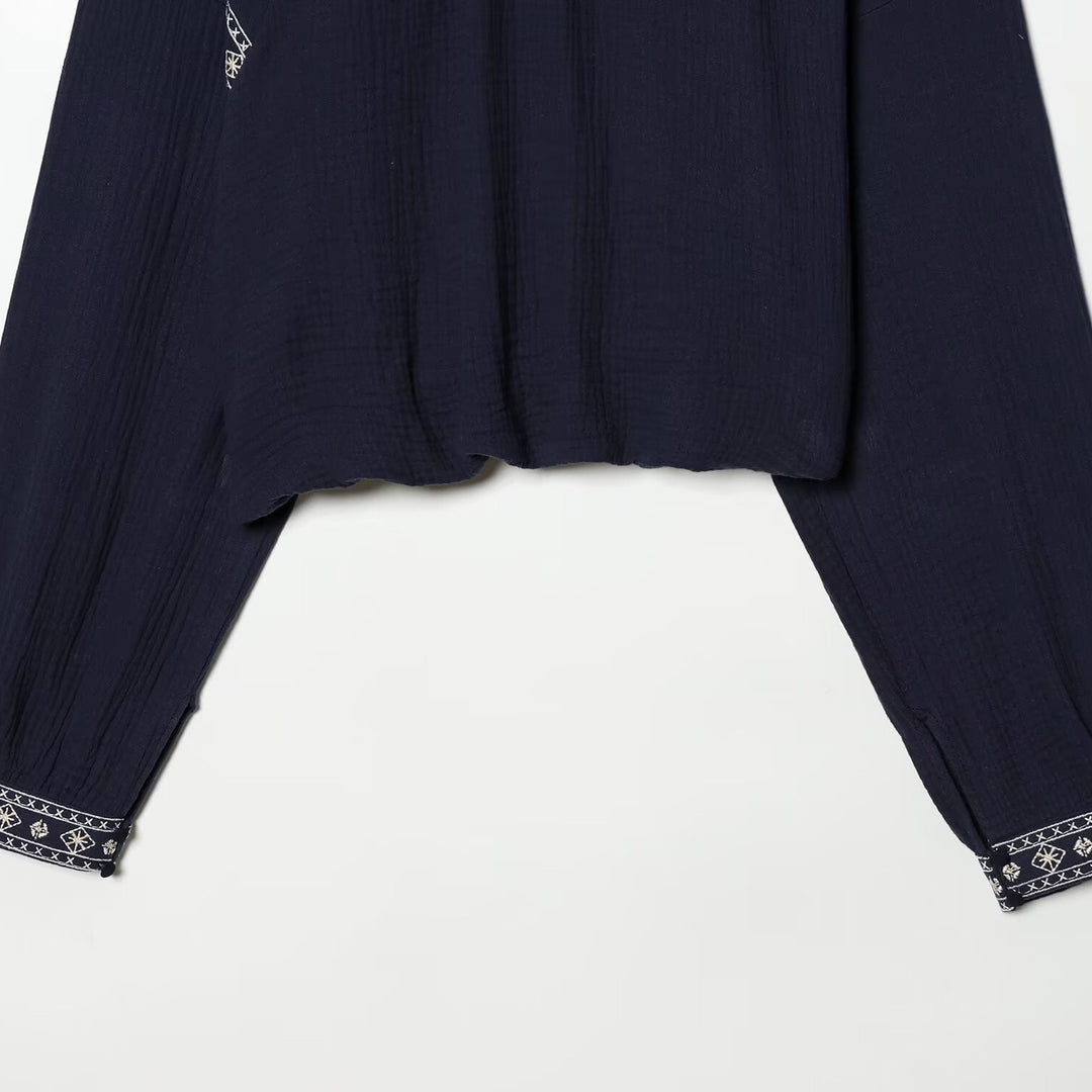 Damen nan bestickte Boho-Bluse mit gerafftem Stehkragen, Ballonärmeln und kurzem Saum Echo Archiv