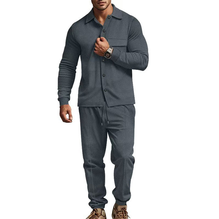 Herren komfortables Freizeit-Set mit klassischem Hemd und elastischen Jogginghosen Echoarchiv