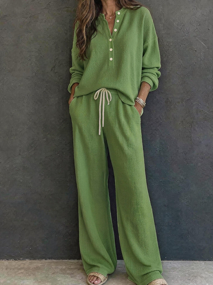 Damen Waffelstrick-Loungewear-Set mit Henley-Oberteil, Kordelbund und weiter Palazzo-Hose Echoarchiv