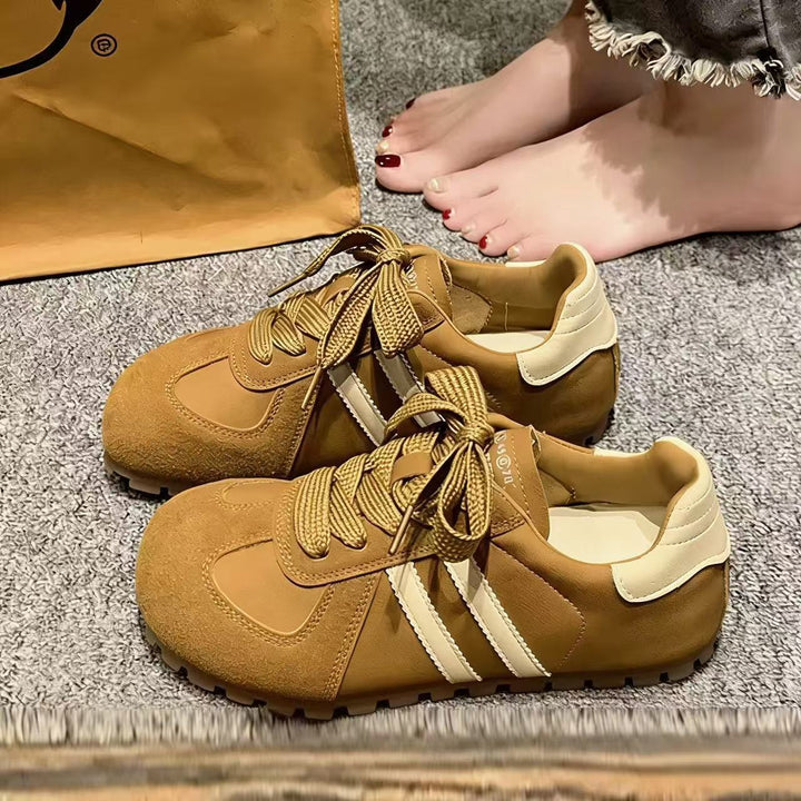 Damen Retro-inspirierte Wildledersneaker mit sportlichem Profil Echo Archiv